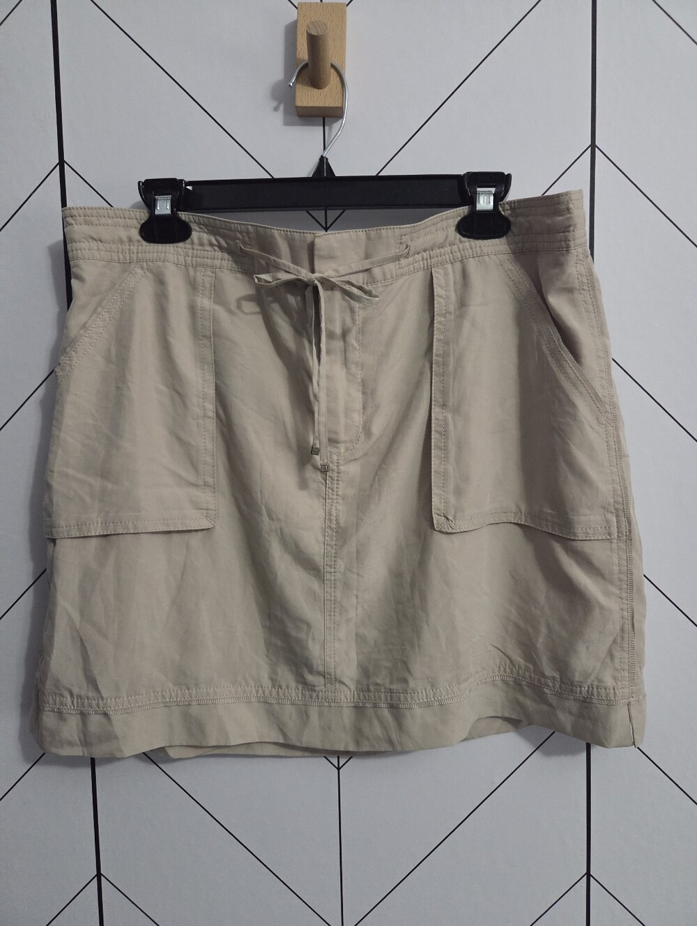 NWT White House Black Market Khaki Cargo Utility Skirt with Tie Waist, Size 14